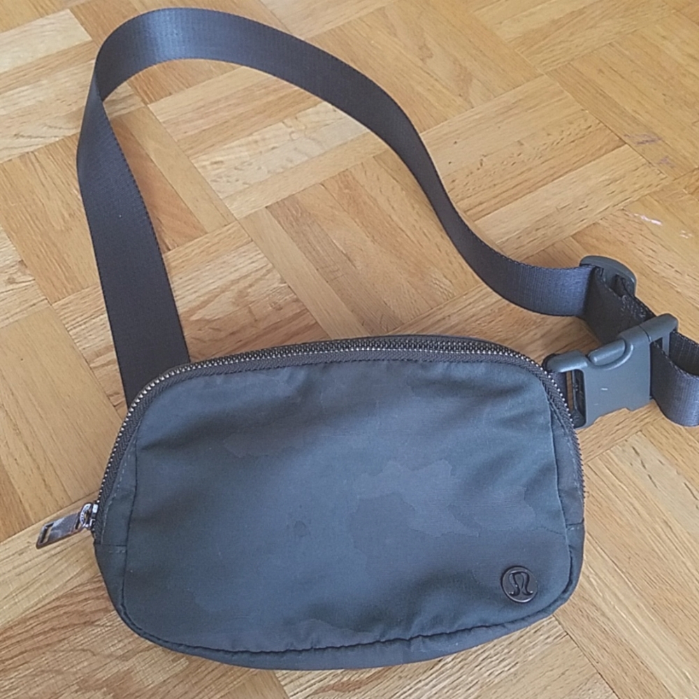 Lululemon OG everywhere belt bag fanny pack camo crossbody